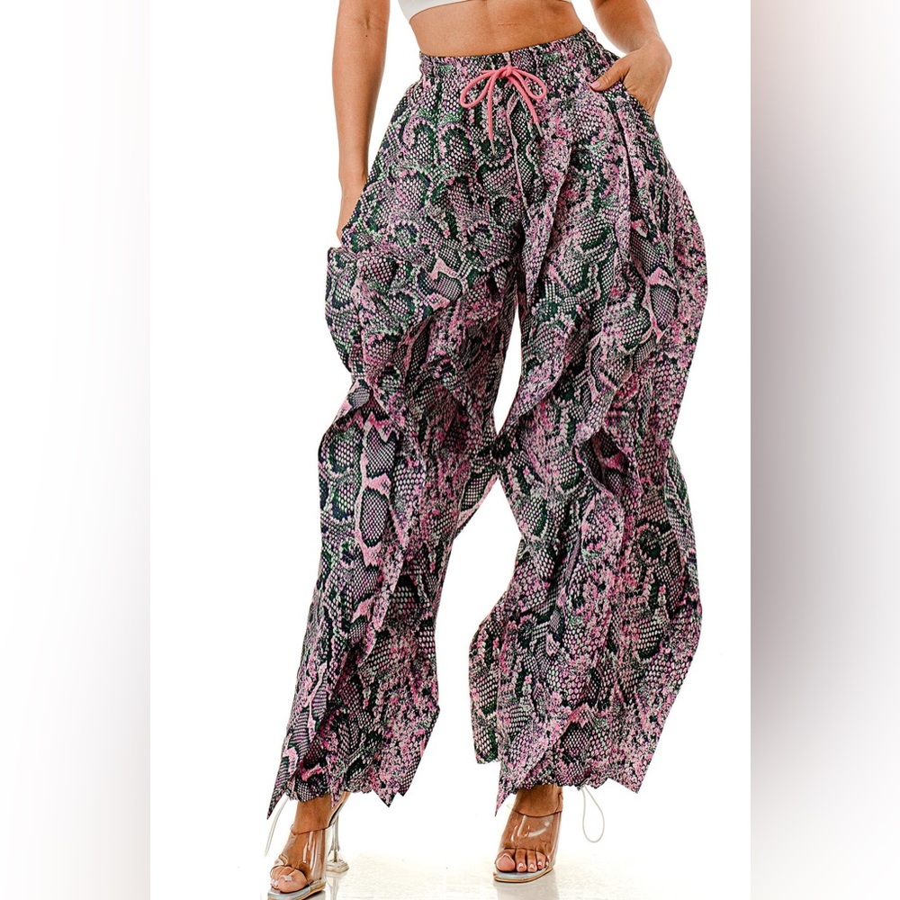 PLUS SIZE & REGULAR Ruffle Wavy SNAKE PRINT Women's Pants-PINK/GREEN